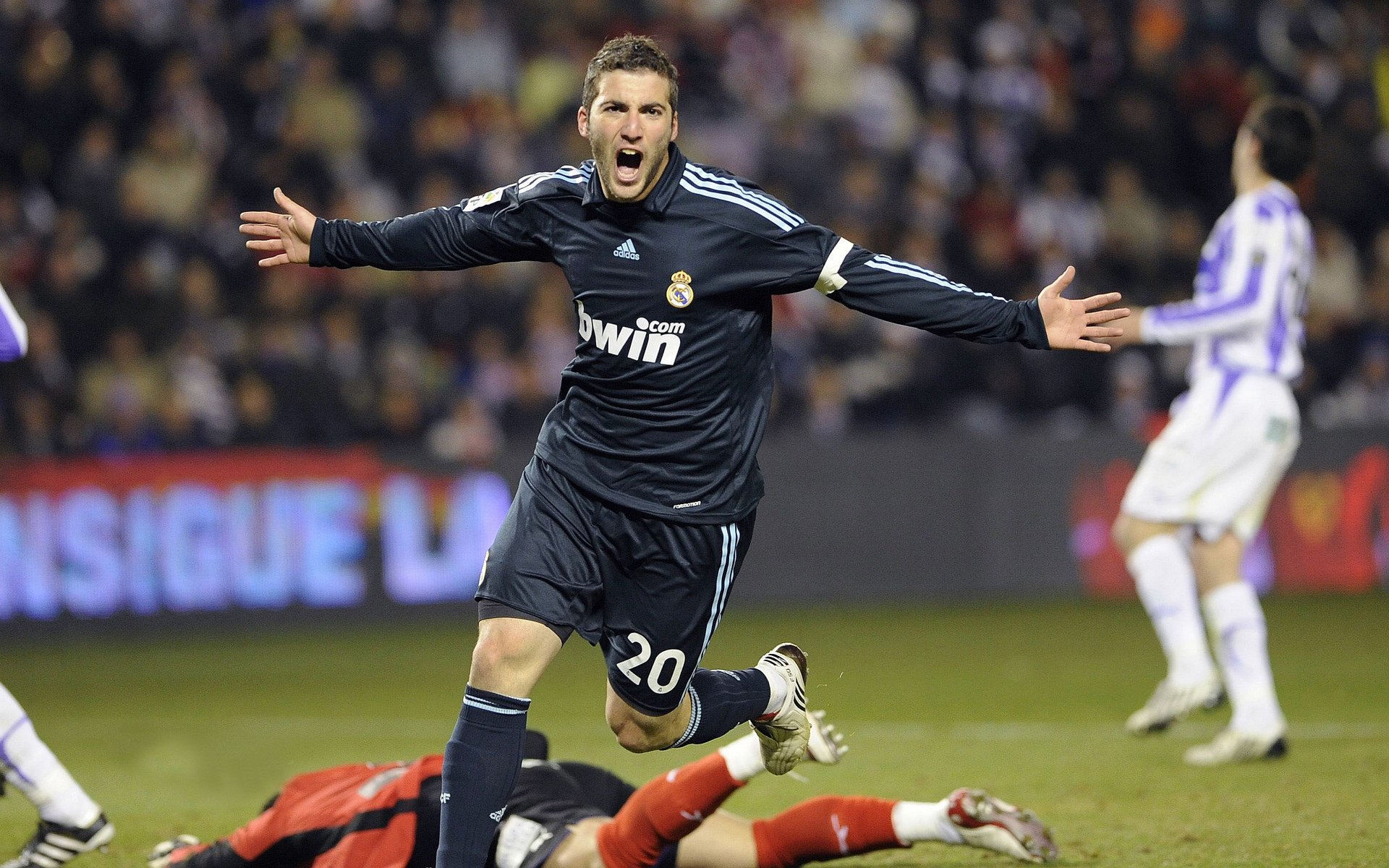 外教引进受体制限制，聘用外籍教师的相关规定