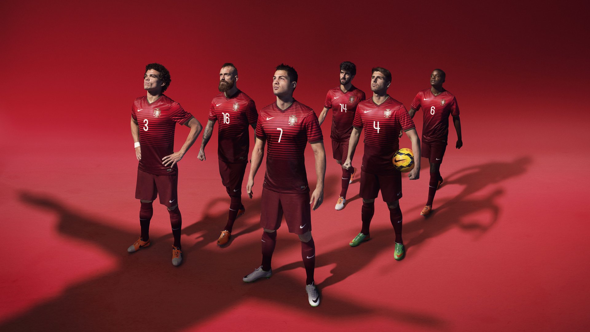 乐鱼电竞· (中国)官方网站-以足球为主题的社区文化建设步伐加快，增强邻里关系，以足球文化为主题的绘画